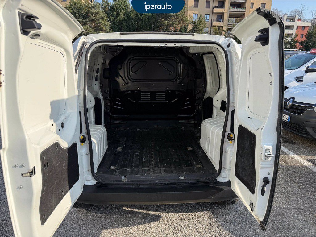 https://cdn-sm.caraffinity.it/images/vehicles/4663189/8/large