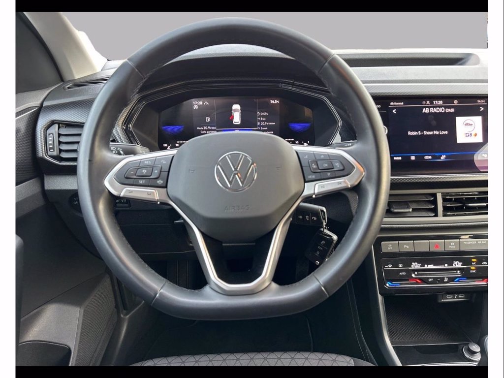 https://cdn-sm.caraffinity.it/images/vehicles/4666393/8/large