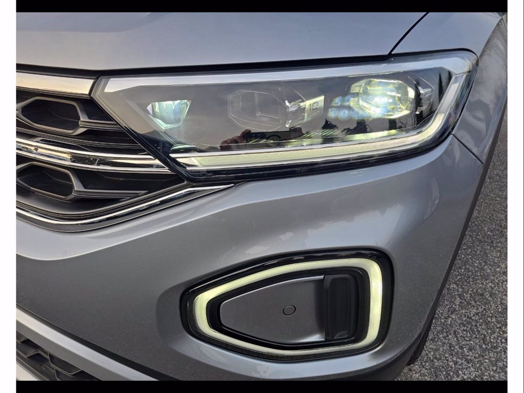 https://cdn-sm.caraffinity.it/images/vehicles/4666398/5/large