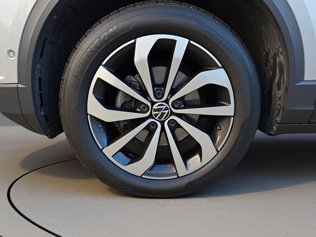 https://cdn-sm.caraffinity.it/images/vehicles/4666398/6/large