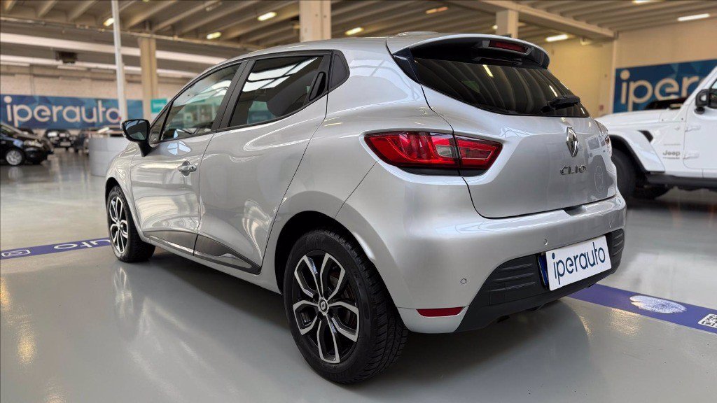 https://cdn-sm.caraffinity.it/images/vehicles/4667147/3/large