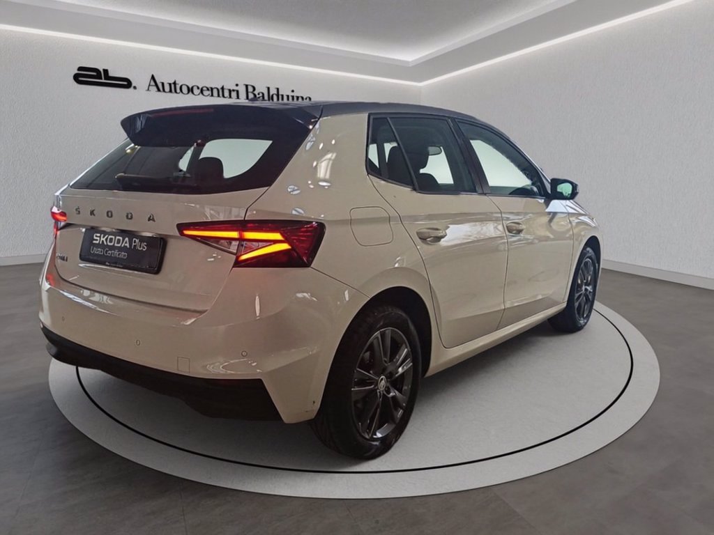 https://cdn-sm.caraffinity.it/images/vehicles/4667334/3/large