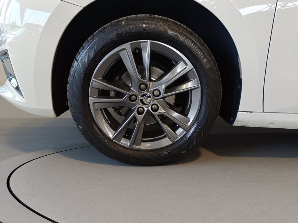 https://cdn-sm.caraffinity.it/images/vehicles/4667334/6/large