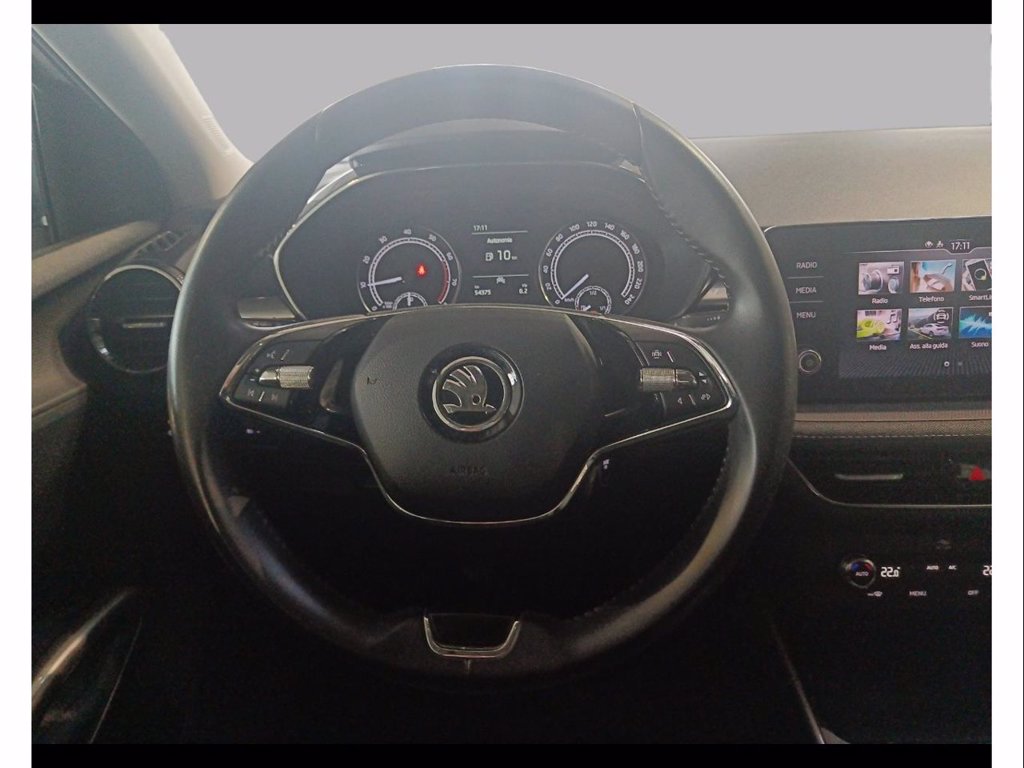 https://cdn-sm.caraffinity.it/images/vehicles/4667334/8/large
