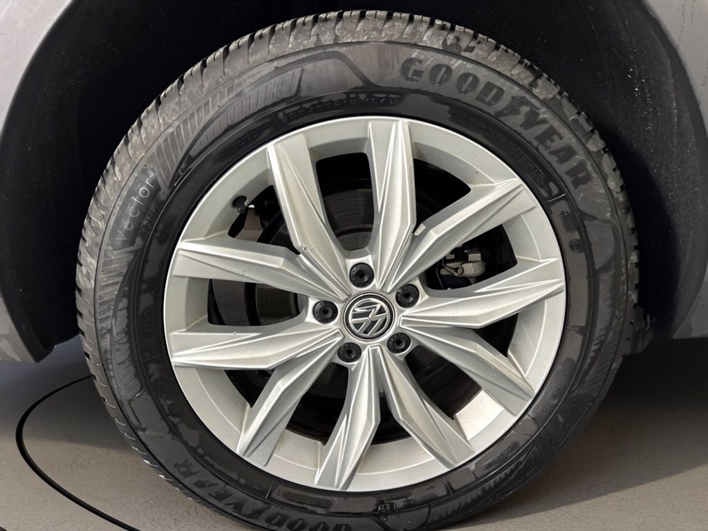 https://cdn-sm.caraffinity.it/images/vehicles/4667335/6/large