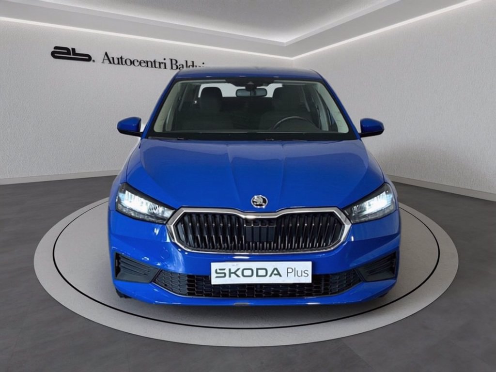 https://cdn-sm.caraffinity.it/images/vehicles/4668439/1/large