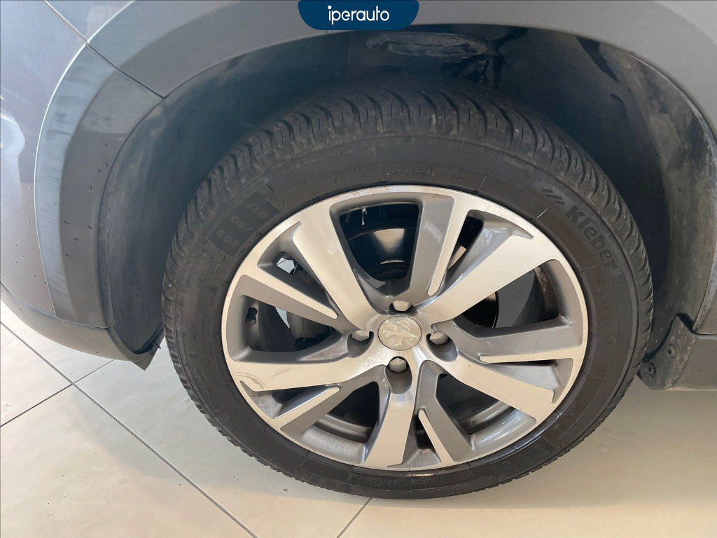 https://cdn-sm.caraffinity.it/images/vehicles/4668716/6/large
