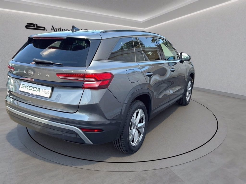 https://cdn-sm.caraffinity.it/images/vehicles/4670302/3/large