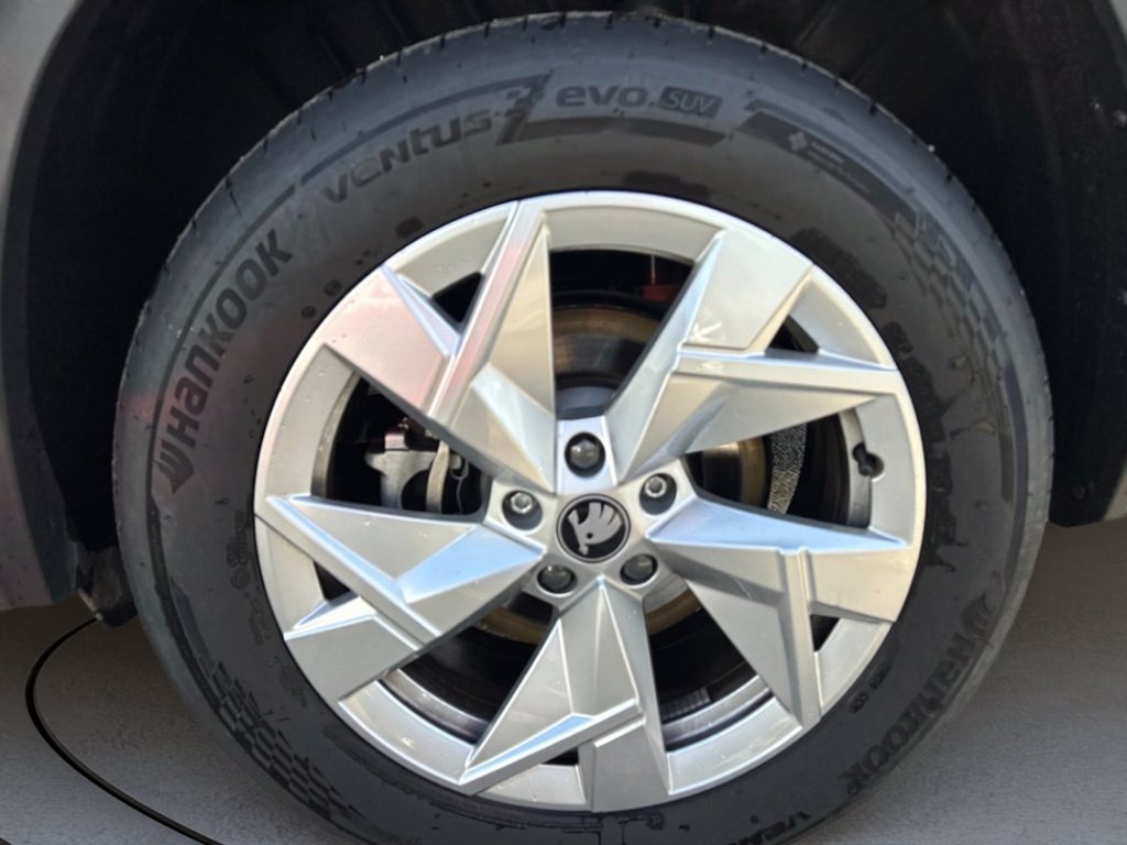 https://cdn-sm.caraffinity.it/images/vehicles/4670302/6/large