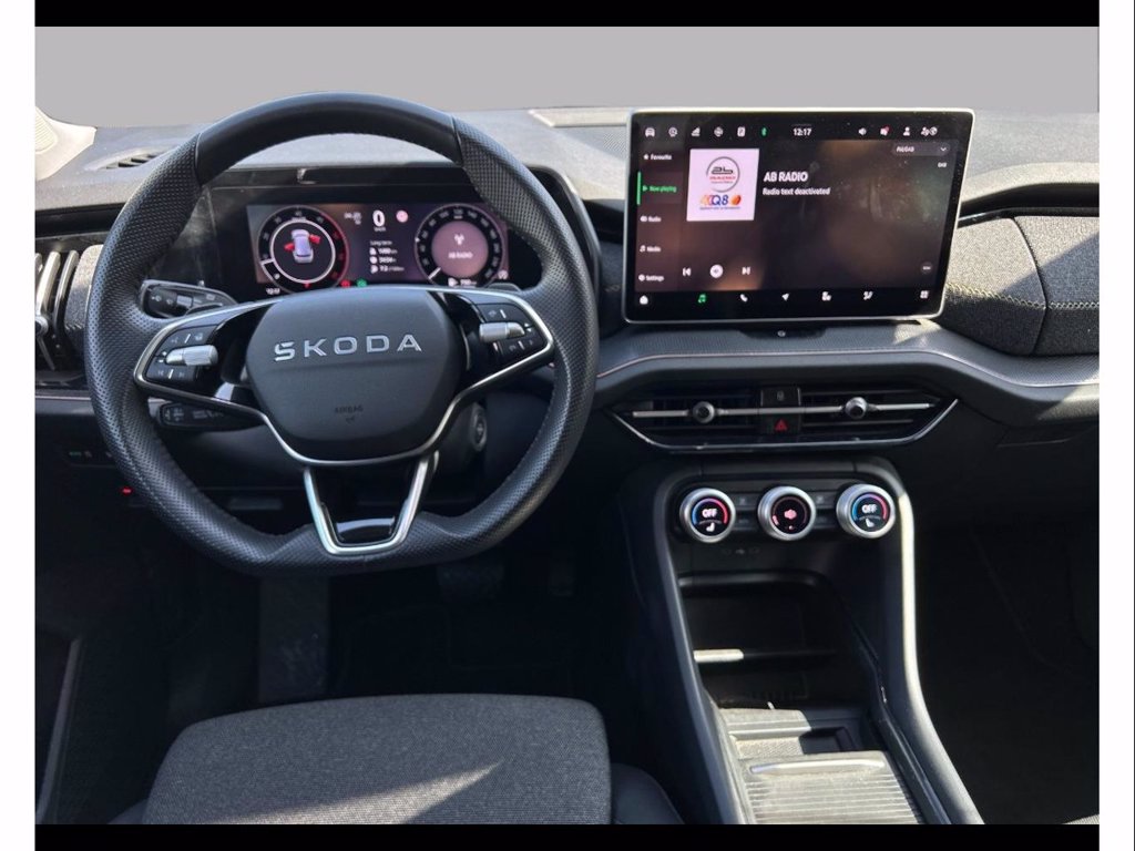 https://cdn-sm.caraffinity.it/images/vehicles/4670302/7/large