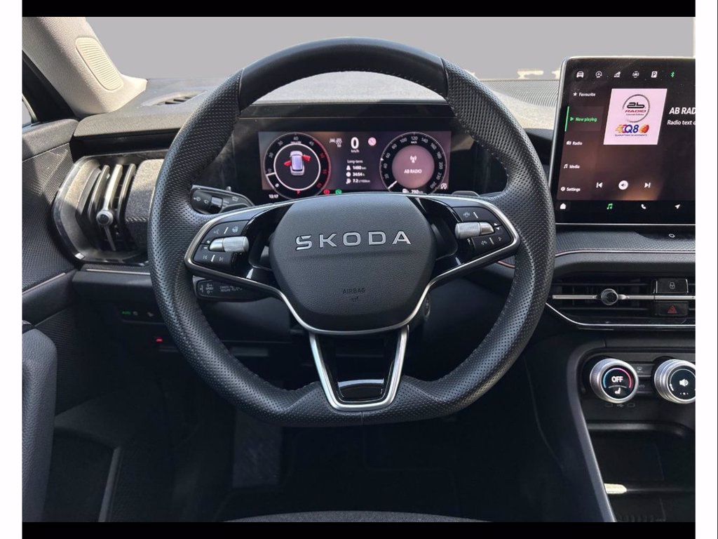 https://cdn-sm.caraffinity.it/images/vehicles/4670302/8/large
