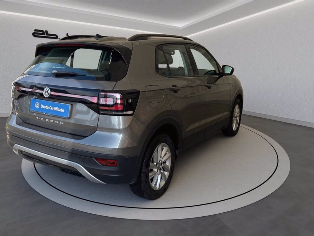 https://cdn-sm.caraffinity.it/images/vehicles/4670463/3/large