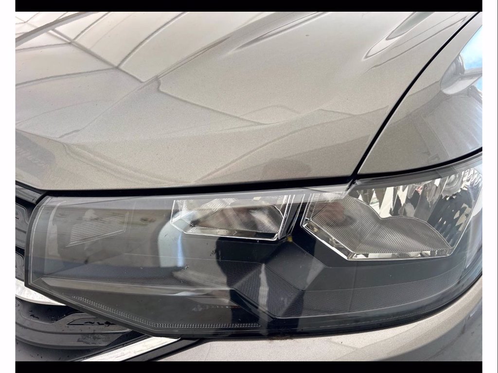 https://cdn-sm.caraffinity.it/images/vehicles/4670463/5/large