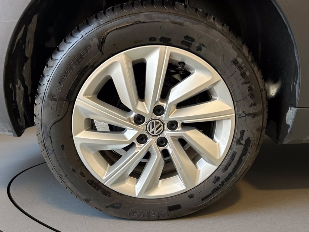 https://cdn-sm.caraffinity.it/images/vehicles/4670463/6/large