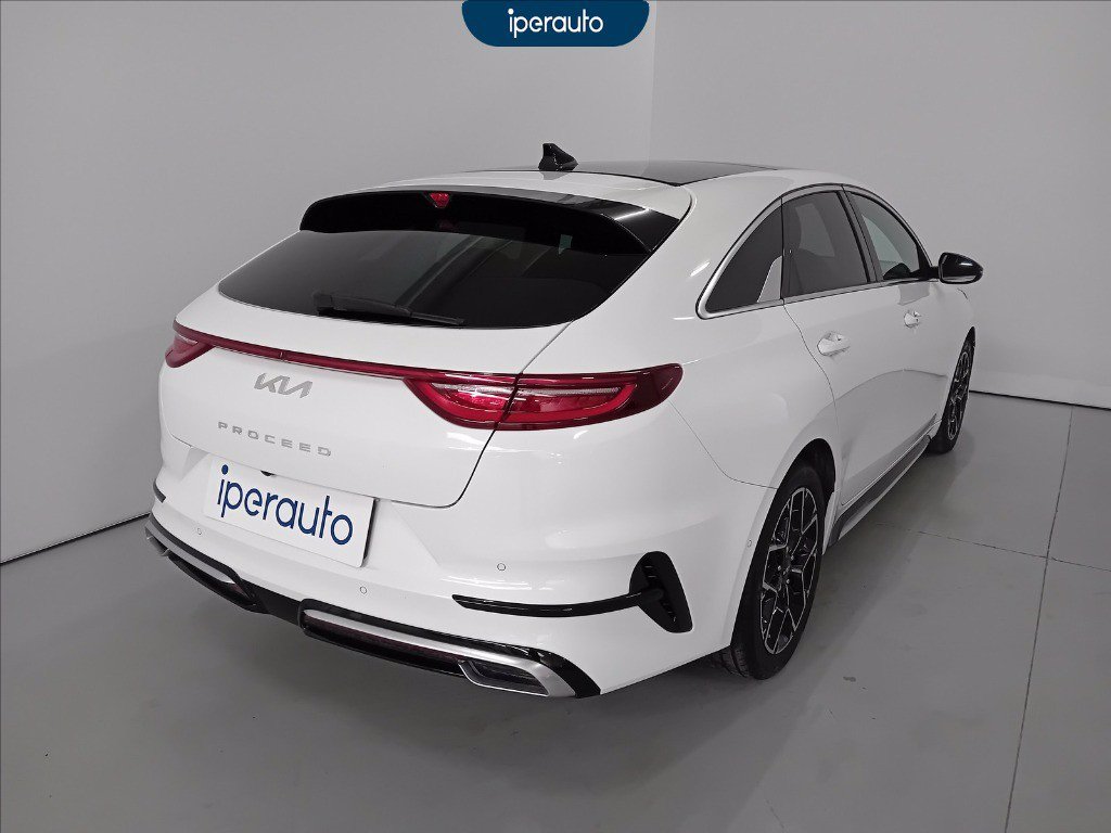 https://cdn-sm.caraffinity.it/images/vehicles/4670703/4/large