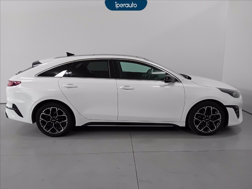 https://cdn-sm.caraffinity.it/images/vehicles/4670703/5/large