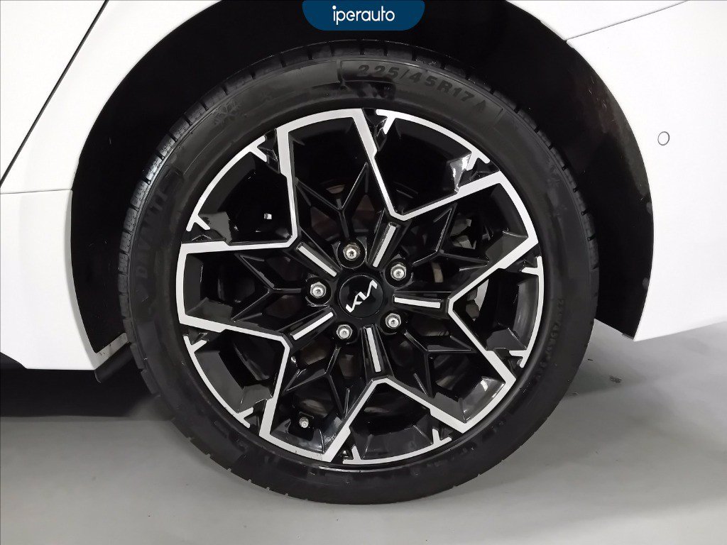 https://cdn-sm.caraffinity.it/images/vehicles/4670703/6/large