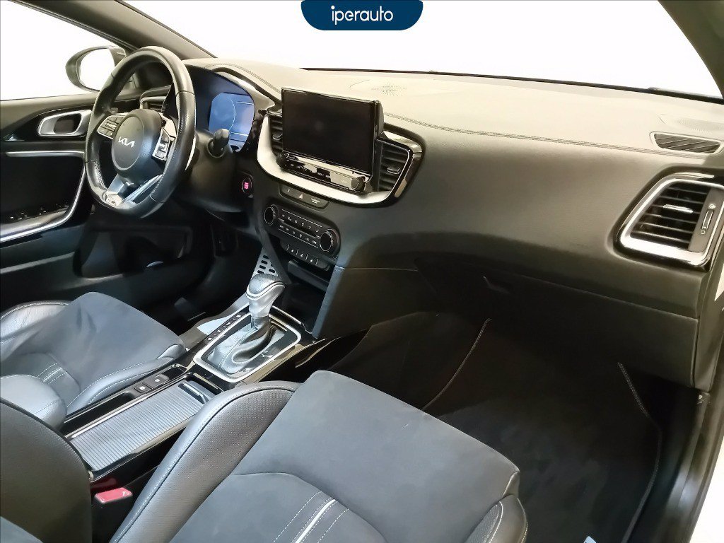 https://cdn-sm.caraffinity.it/images/vehicles/4670703/8/large