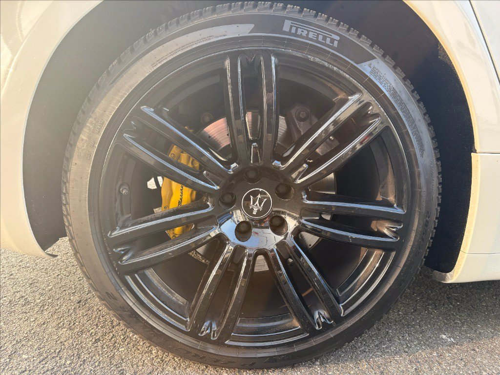 https://cdn-sm.caraffinity.it/images/vehicles/4671186/6/large