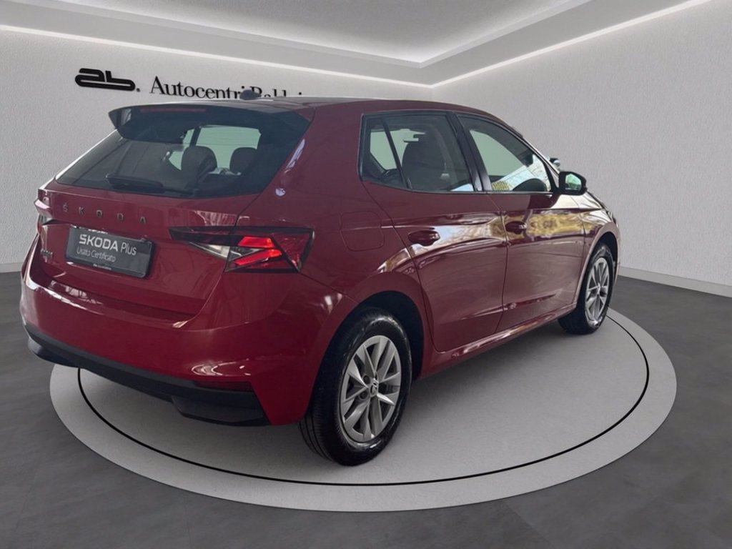 https://cdn-sm.caraffinity.it/images/vehicles/4671310/3/large
