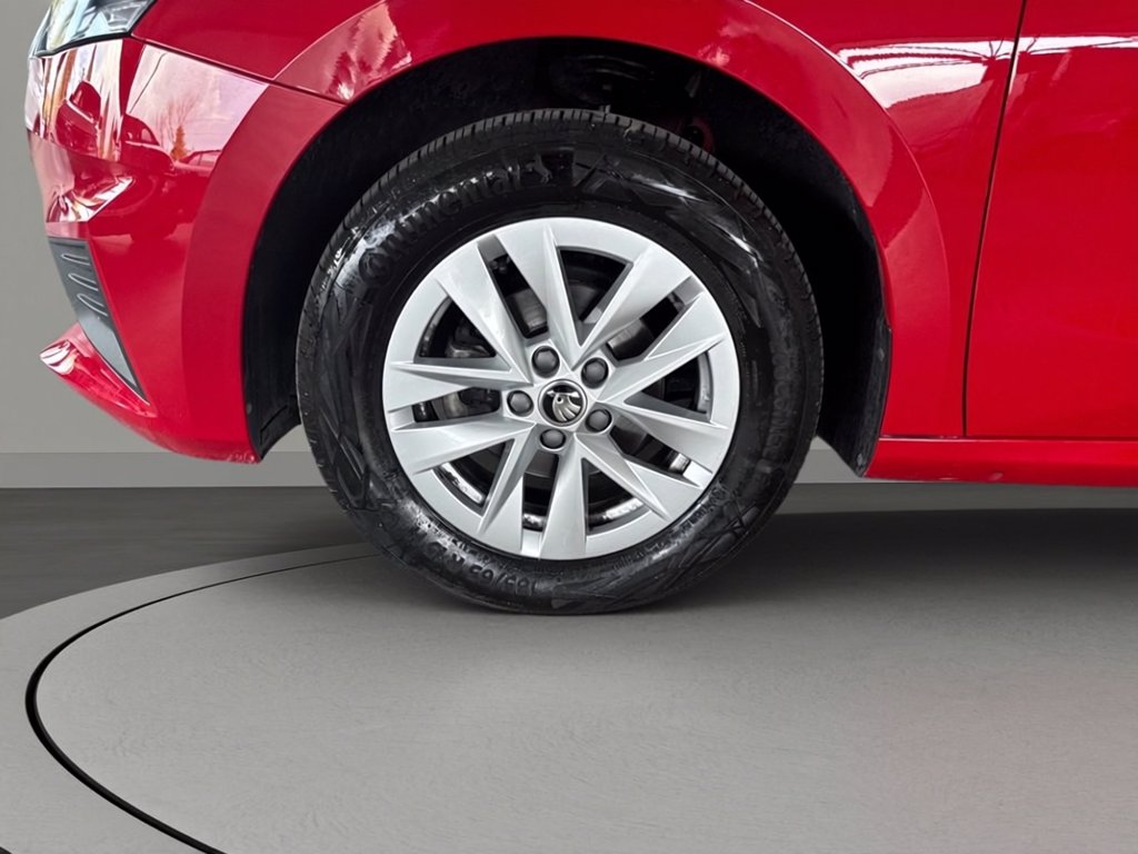 https://cdn-sm.caraffinity.it/images/vehicles/4671310/6/large