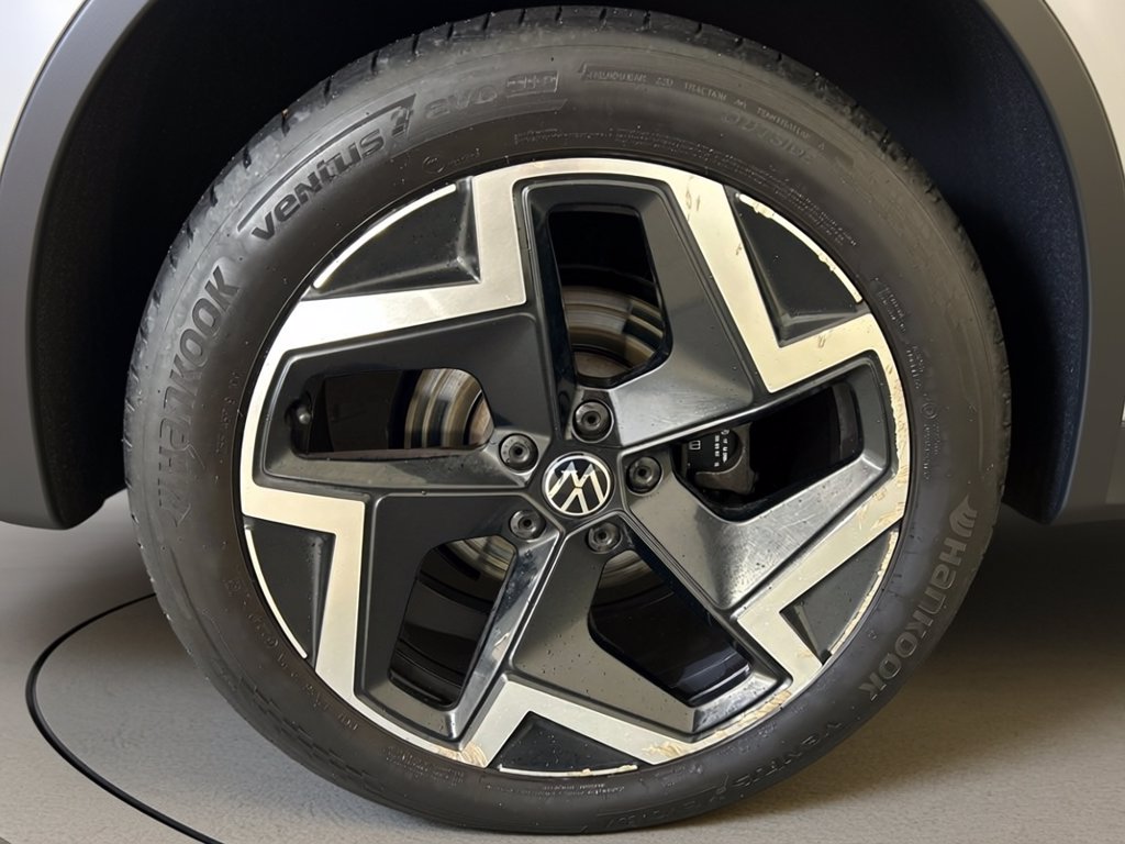 https://cdn-sm.caraffinity.it/images/vehicles/4673042/6/large