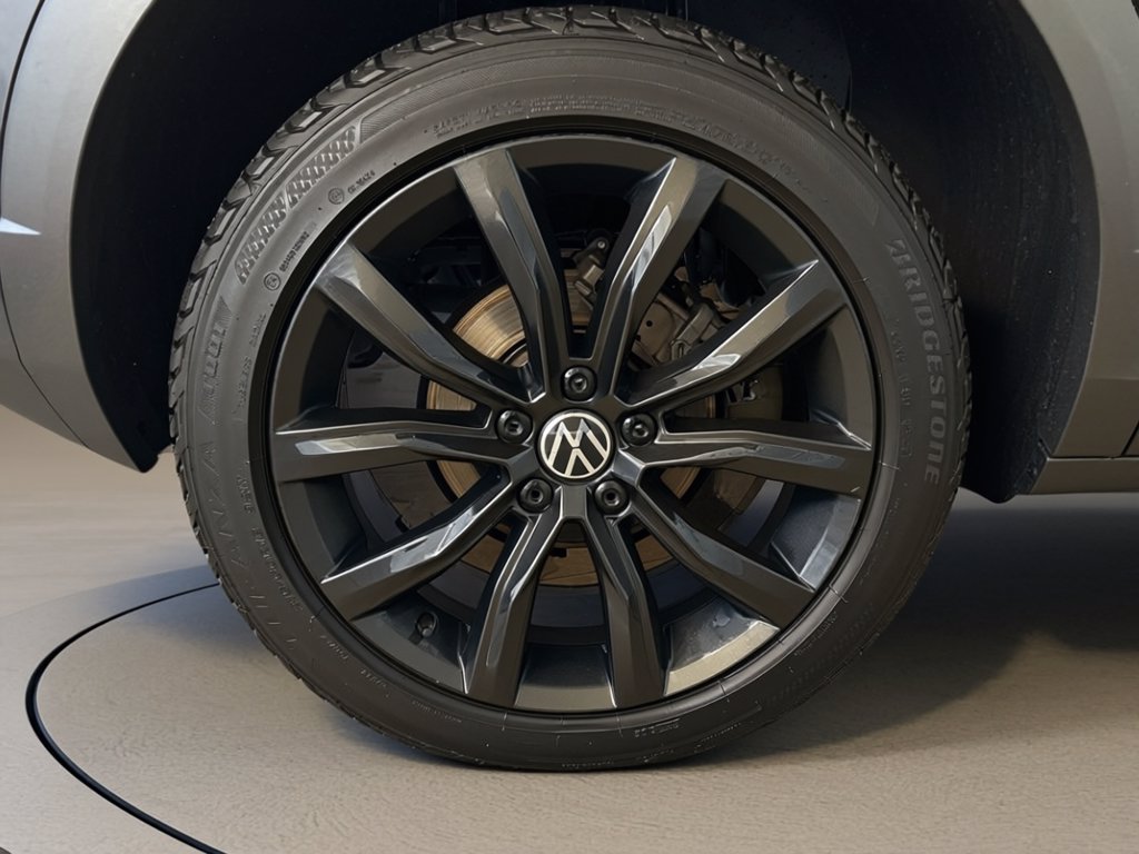 https://cdn-sm.caraffinity.it/images/vehicles/4673045/6/large