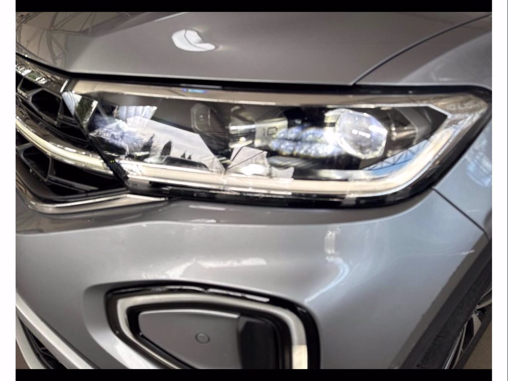 https://cdn-sm.caraffinity.it/images/vehicles/4674499/5/large