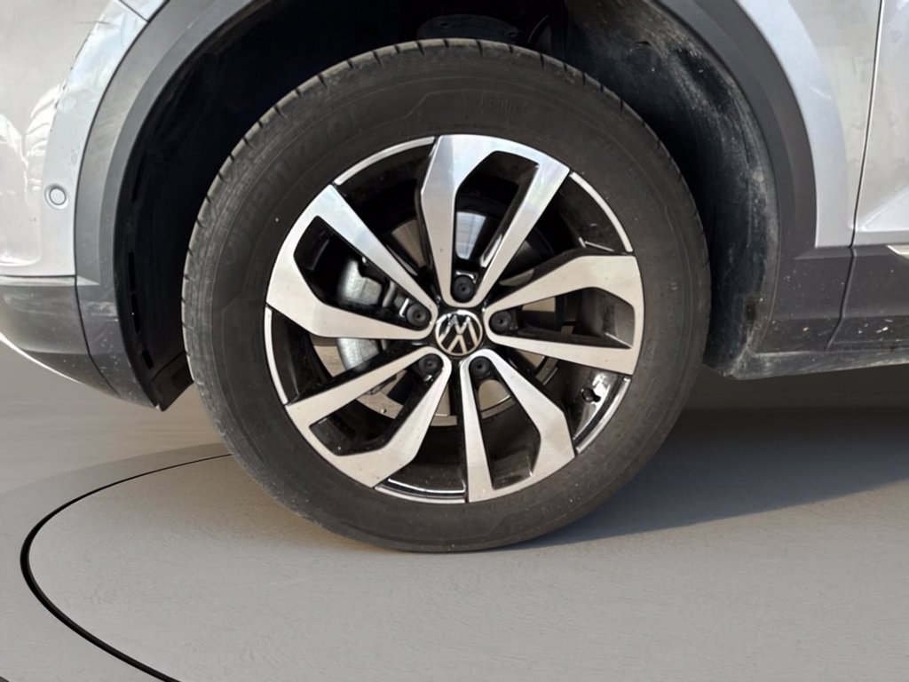 https://cdn-sm.caraffinity.it/images/vehicles/4674499/6/large