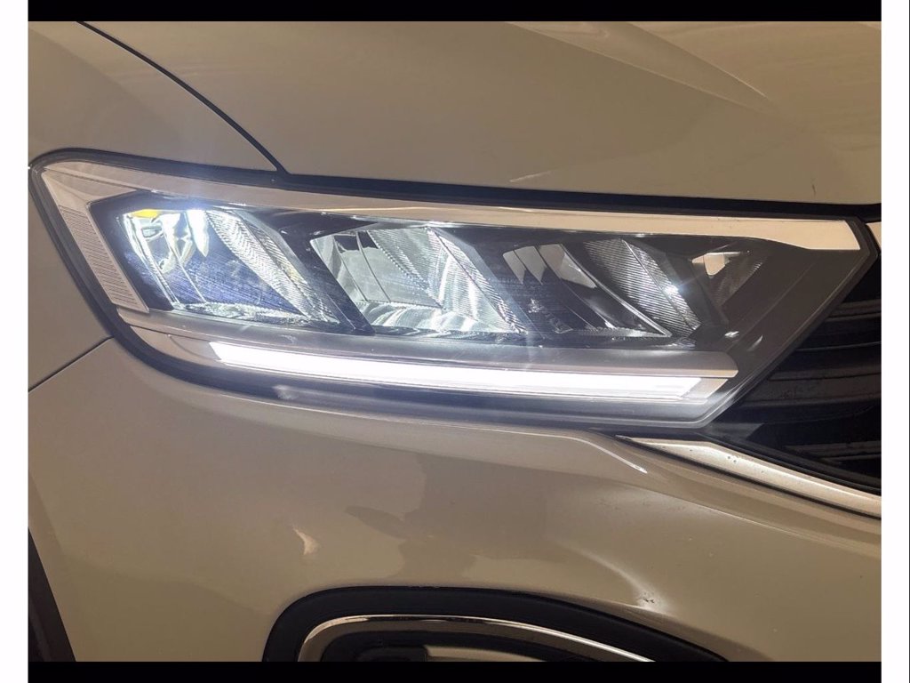 https://cdn-sm.caraffinity.it/images/vehicles/4674500/5/large