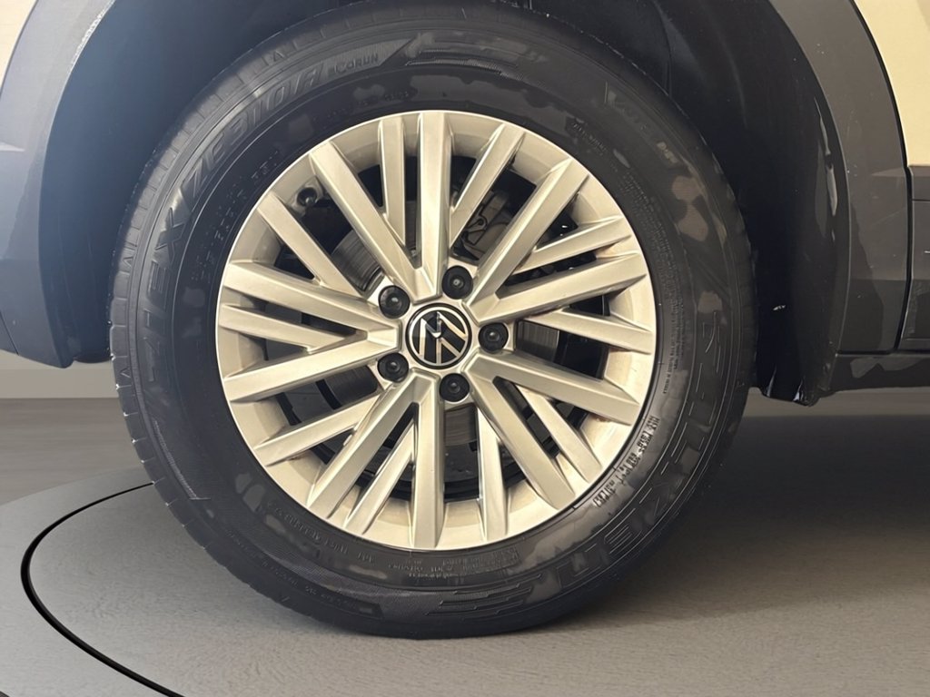 https://cdn-sm.caraffinity.it/images/vehicles/4674500/6/large