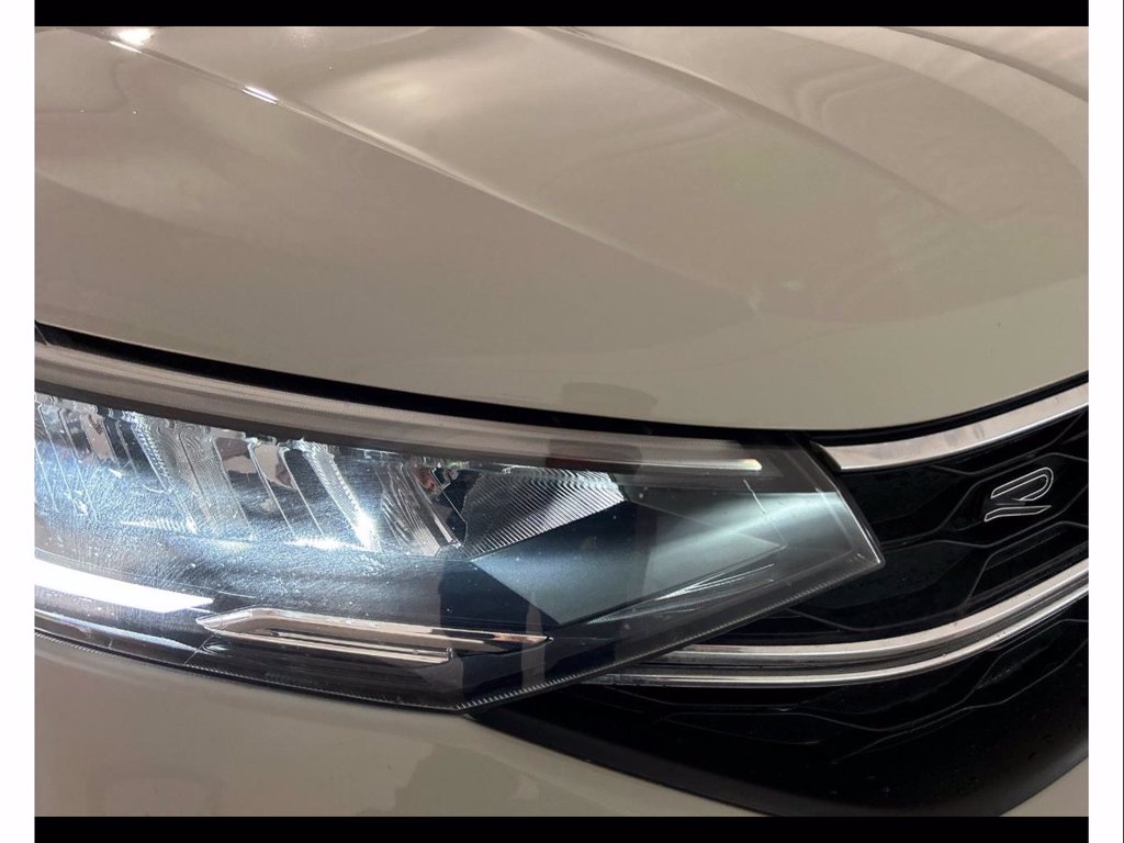 https://cdn-sm.caraffinity.it/images/vehicles/4674503/5/large