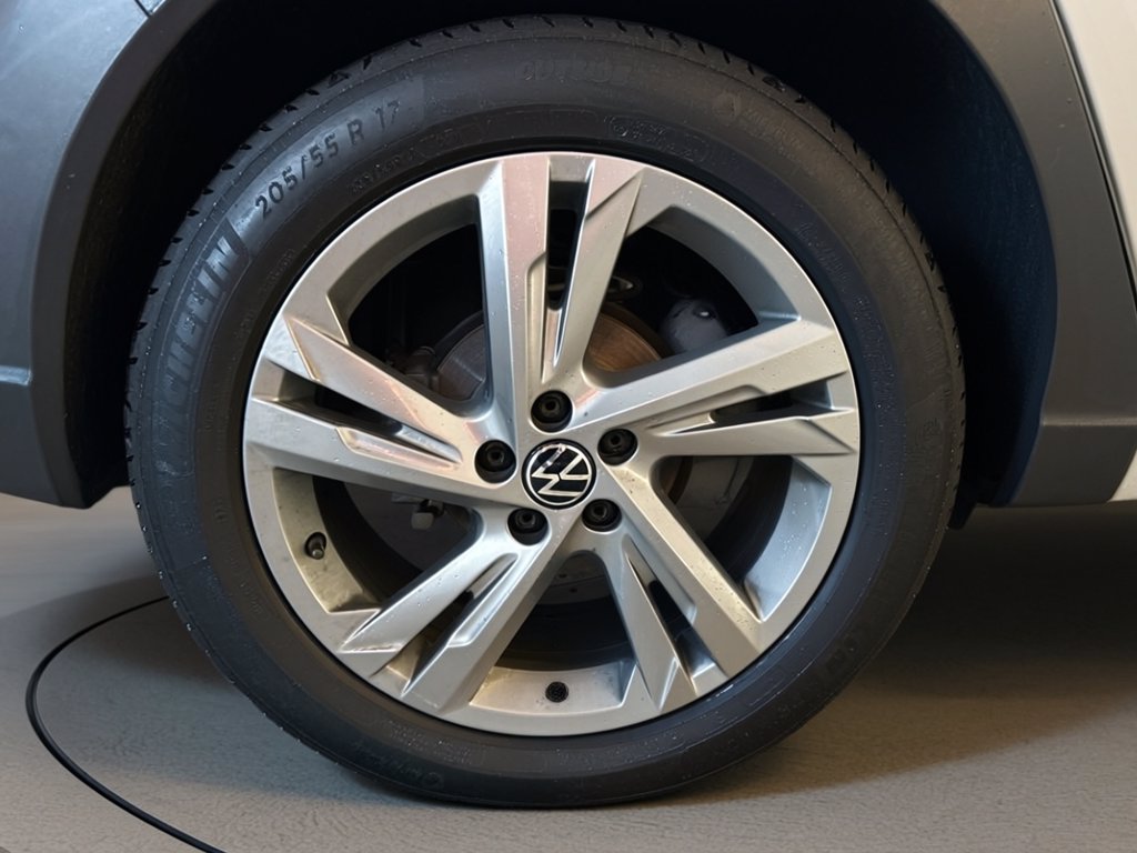 https://cdn-sm.caraffinity.it/images/vehicles/4674503/6/large