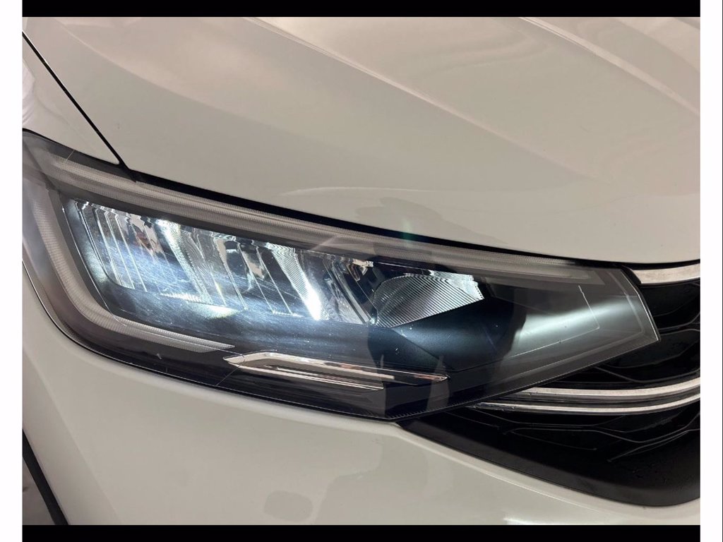 https://cdn-sm.caraffinity.it/images/vehicles/4674506/5/large