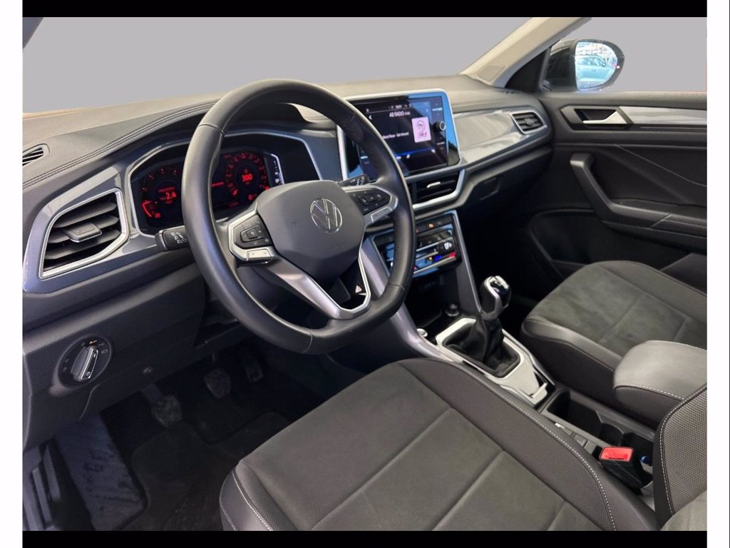 https://cdn-sm.caraffinity.it/images/vehicles/4675224/8/large