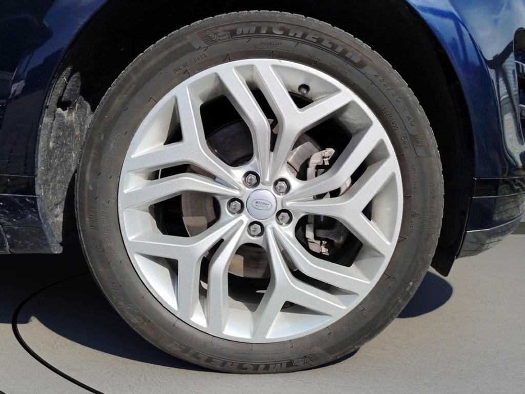 https://cdn-sm.caraffinity.it/images/vehicles/4675637/6/large