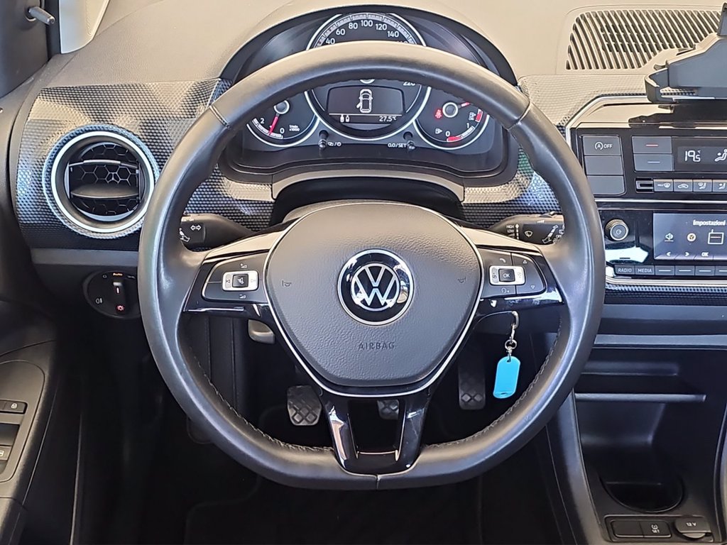 https://cdn-sm.caraffinity.it/images/vehicles/4675903/6/large