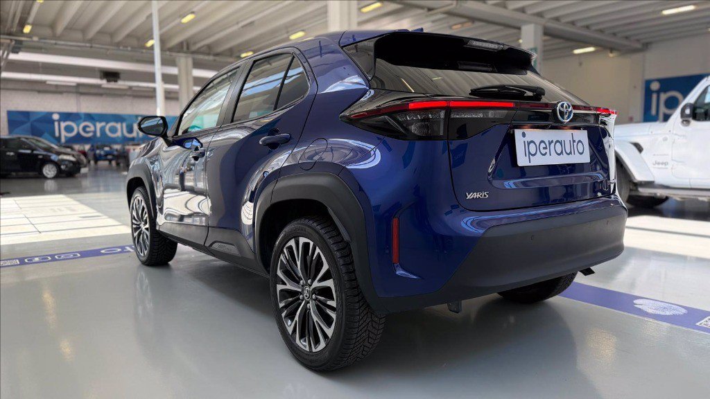 https://cdn-sm.caraffinity.it/images/vehicles/4676238/3/large