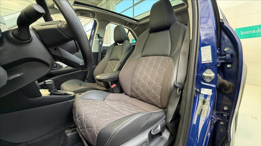 https://cdn-sm.caraffinity.it/images/vehicles/4676238/8/large