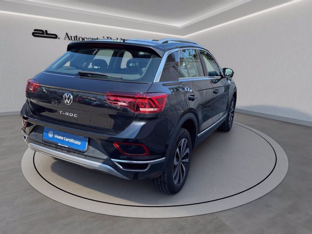 https://cdn-sm.caraffinity.it/images/vehicles/4679316/3/large