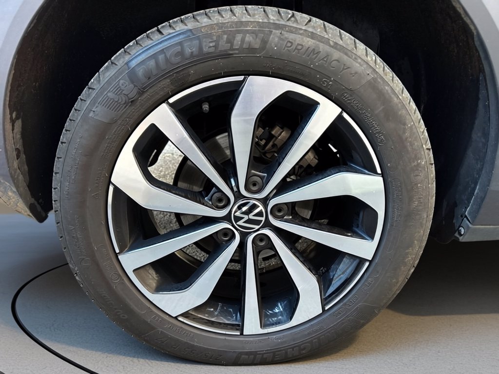 https://cdn-sm.caraffinity.it/images/vehicles/4679316/5/large