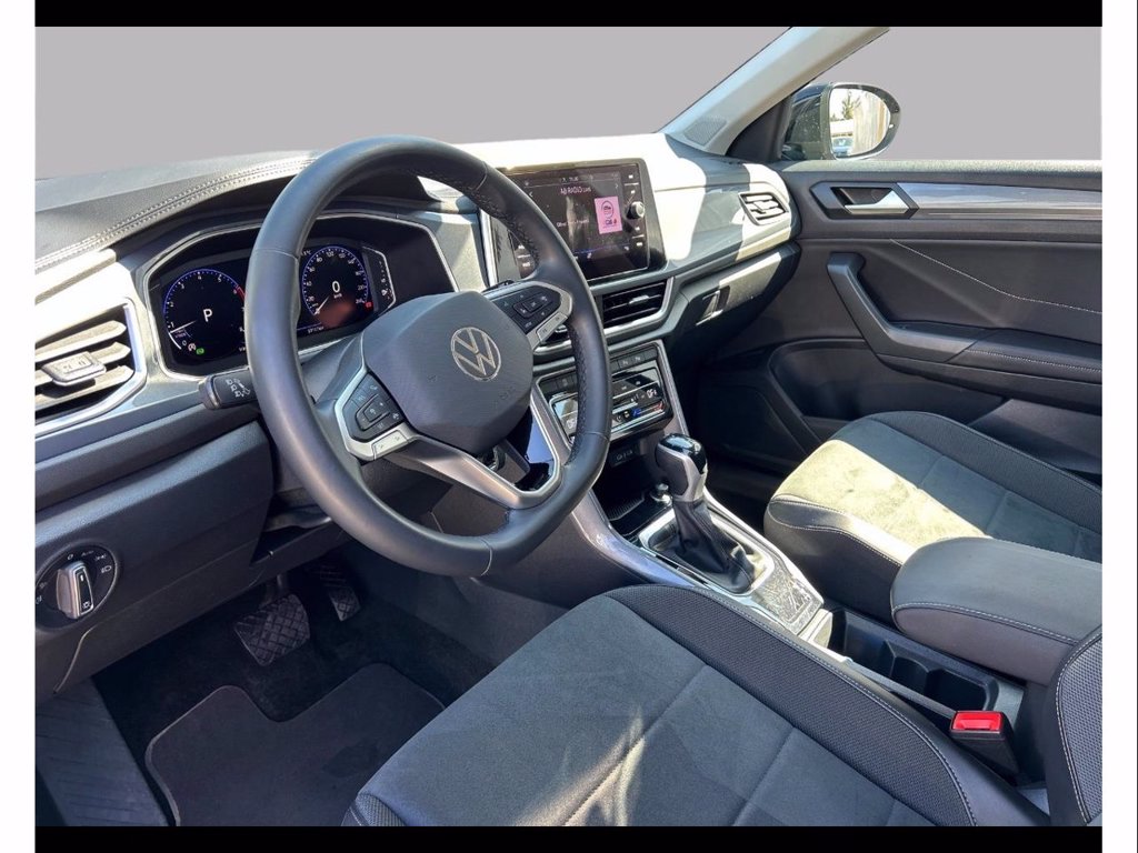 https://cdn-sm.caraffinity.it/images/vehicles/4679316/8/large
