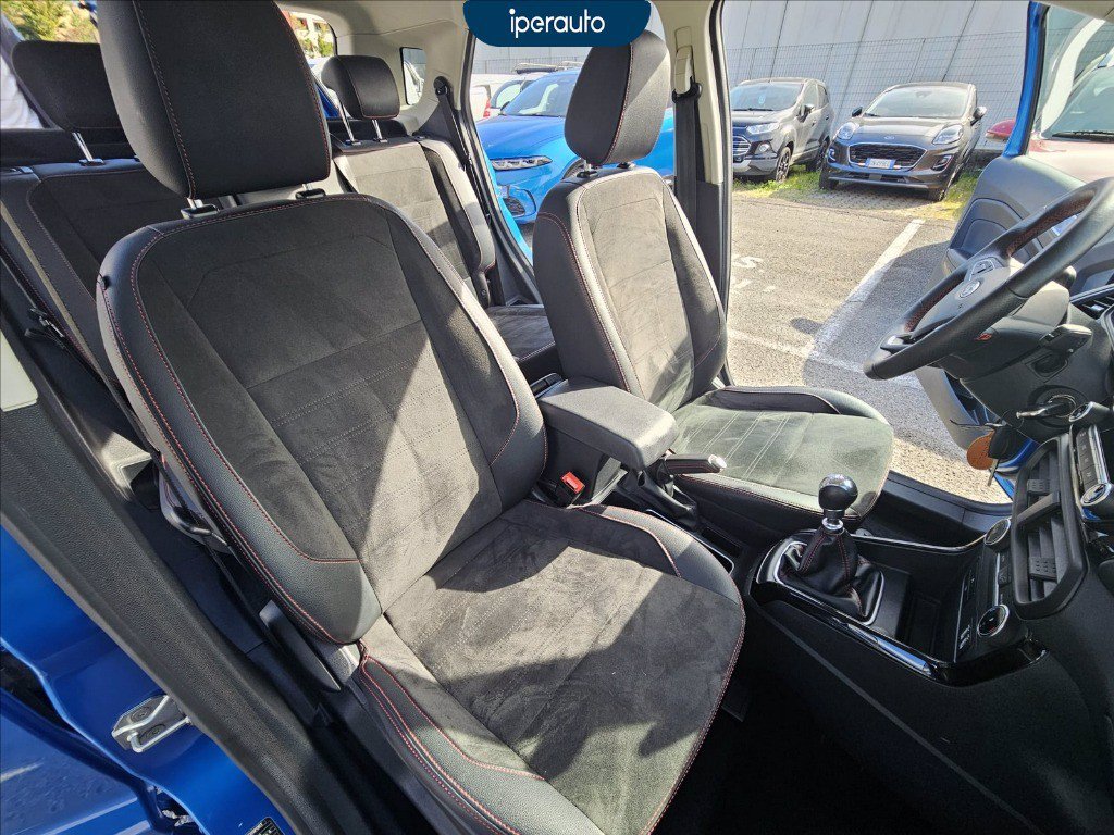 https://cdn-sm.caraffinity.it/images/vehicles/4679543/5/large