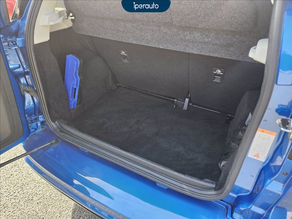 https://cdn-sm.caraffinity.it/images/vehicles/4679543/8/large