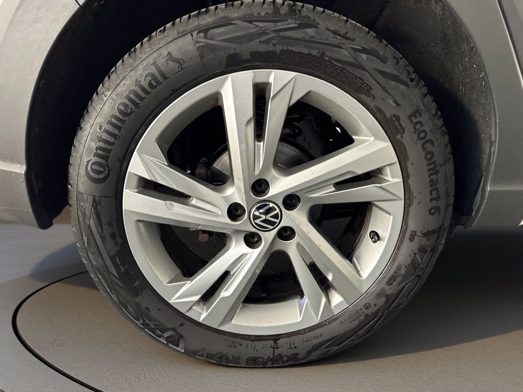 https://cdn-sm.caraffinity.it/images/vehicles/4680054/6/large