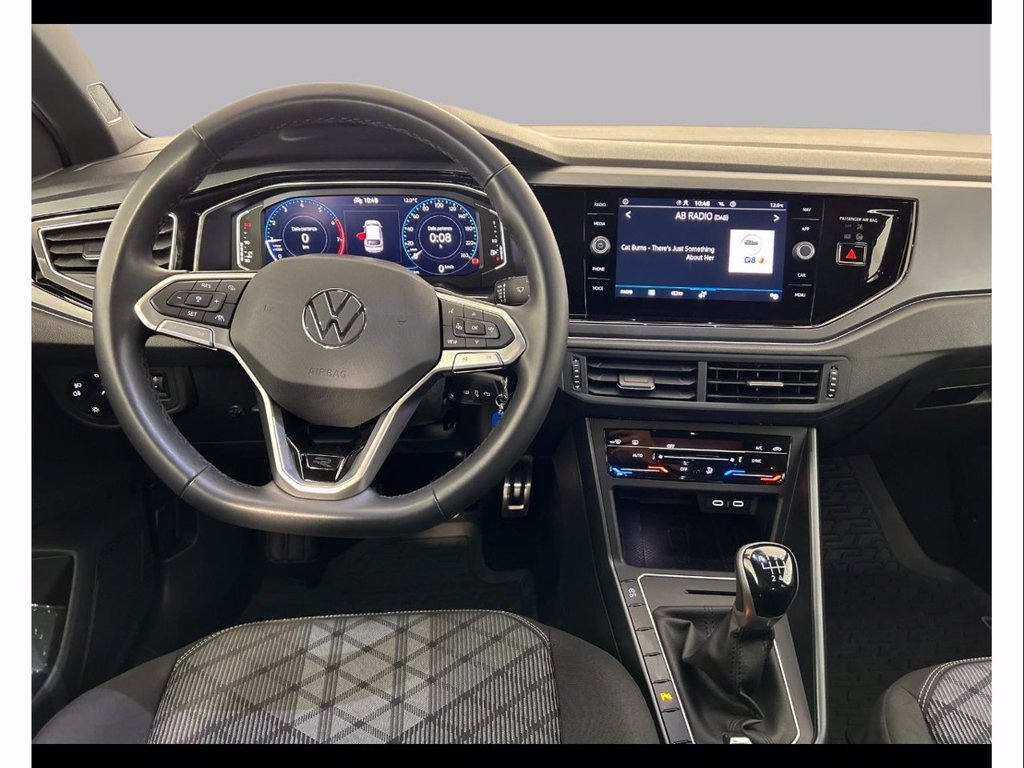 https://cdn-sm.caraffinity.it/images/vehicles/4680054/8/large