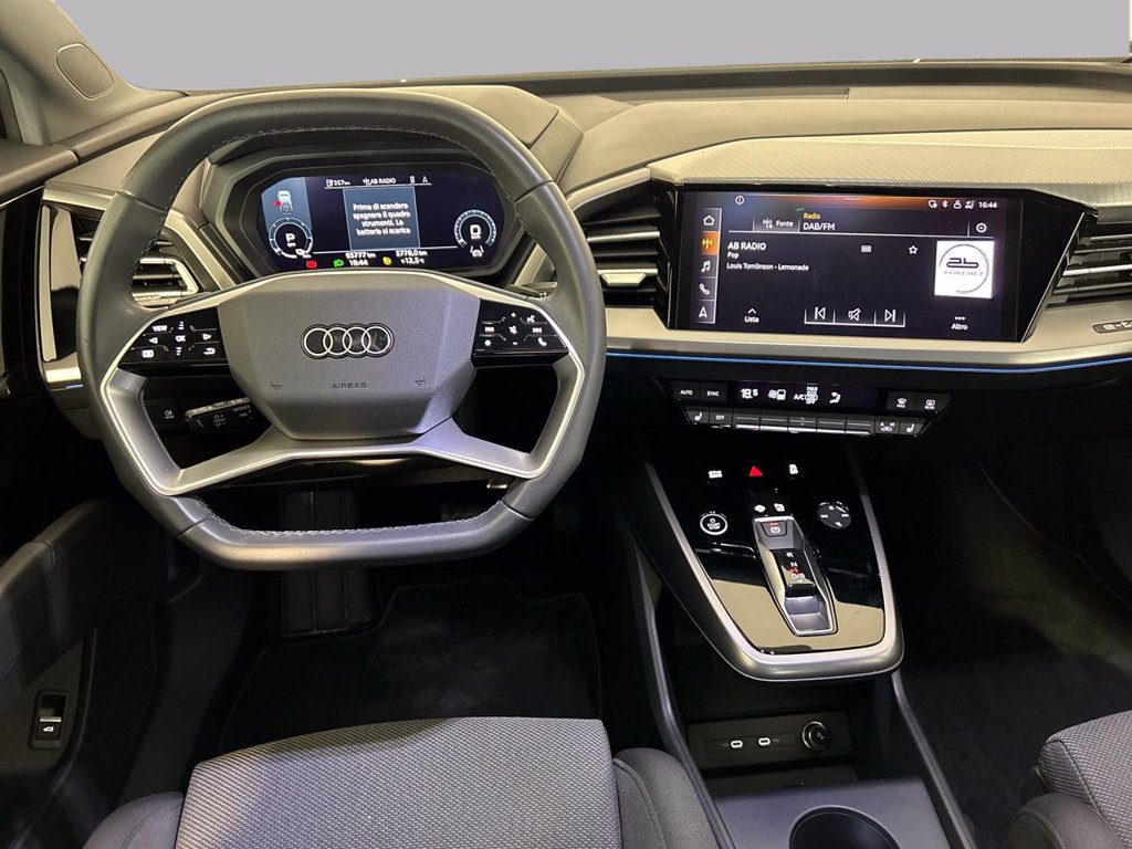 https://cdn-sm.caraffinity.it/images/vehicles/4682759/6/large
