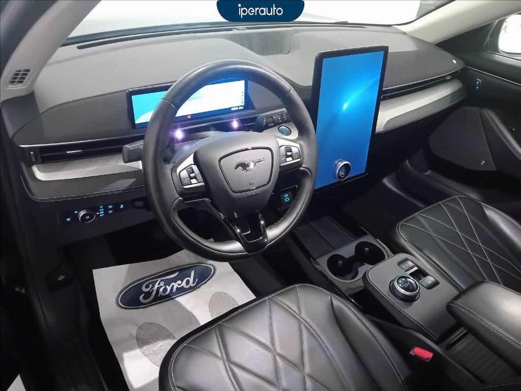 https://cdn-sm.caraffinity.it/images/vehicles/4682915/7/large