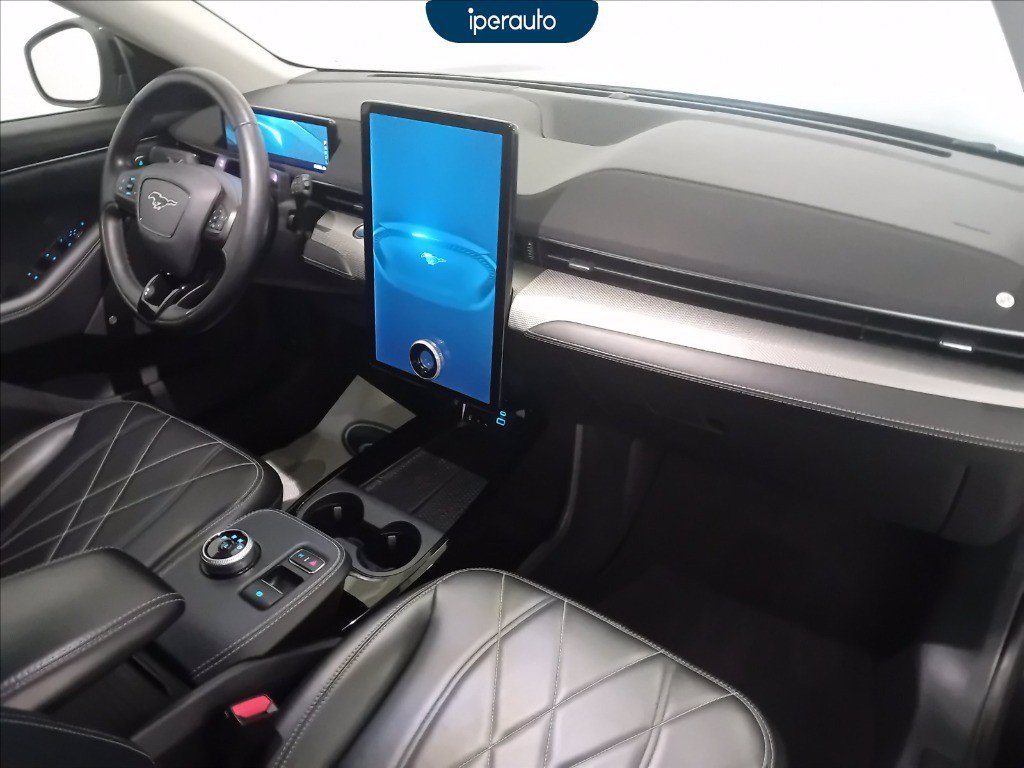 https://cdn-sm.caraffinity.it/images/vehicles/4682915/8/large