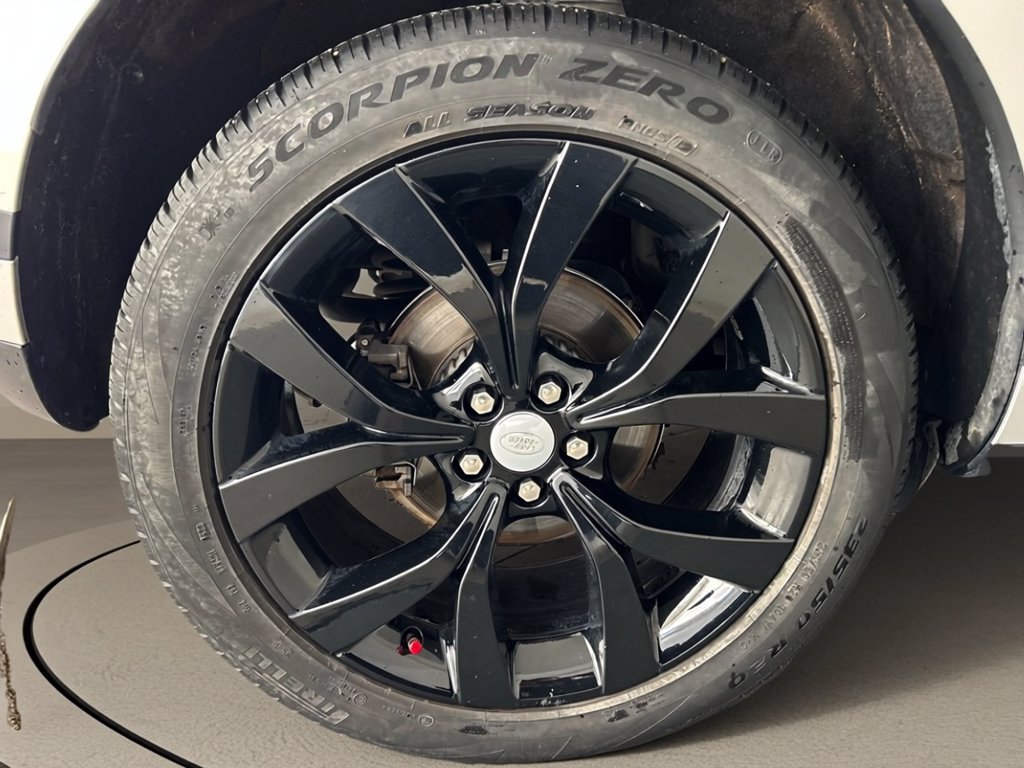 https://cdn-sm.caraffinity.it/images/vehicles/4684840/6/large